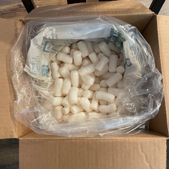 Peanut Packaging Material—Durable, Chic, and Ready to Ship! - Picture 4 of 11